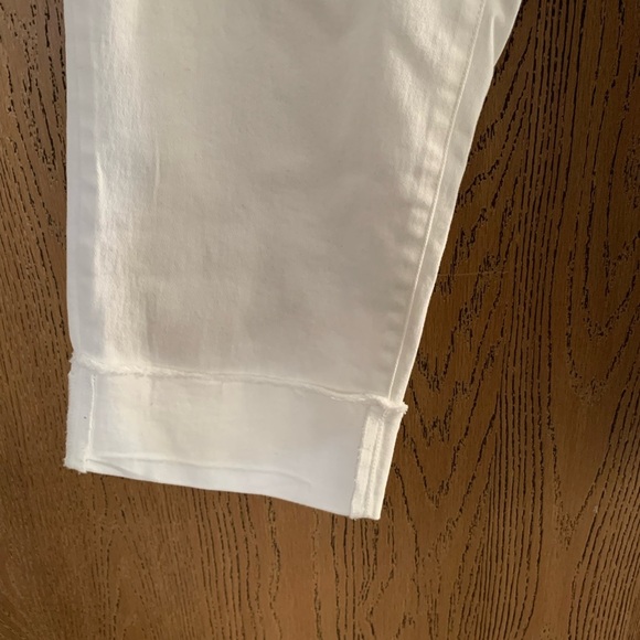 Terra & Sky Women’s White Destressed Capri - Picture 5 of 9